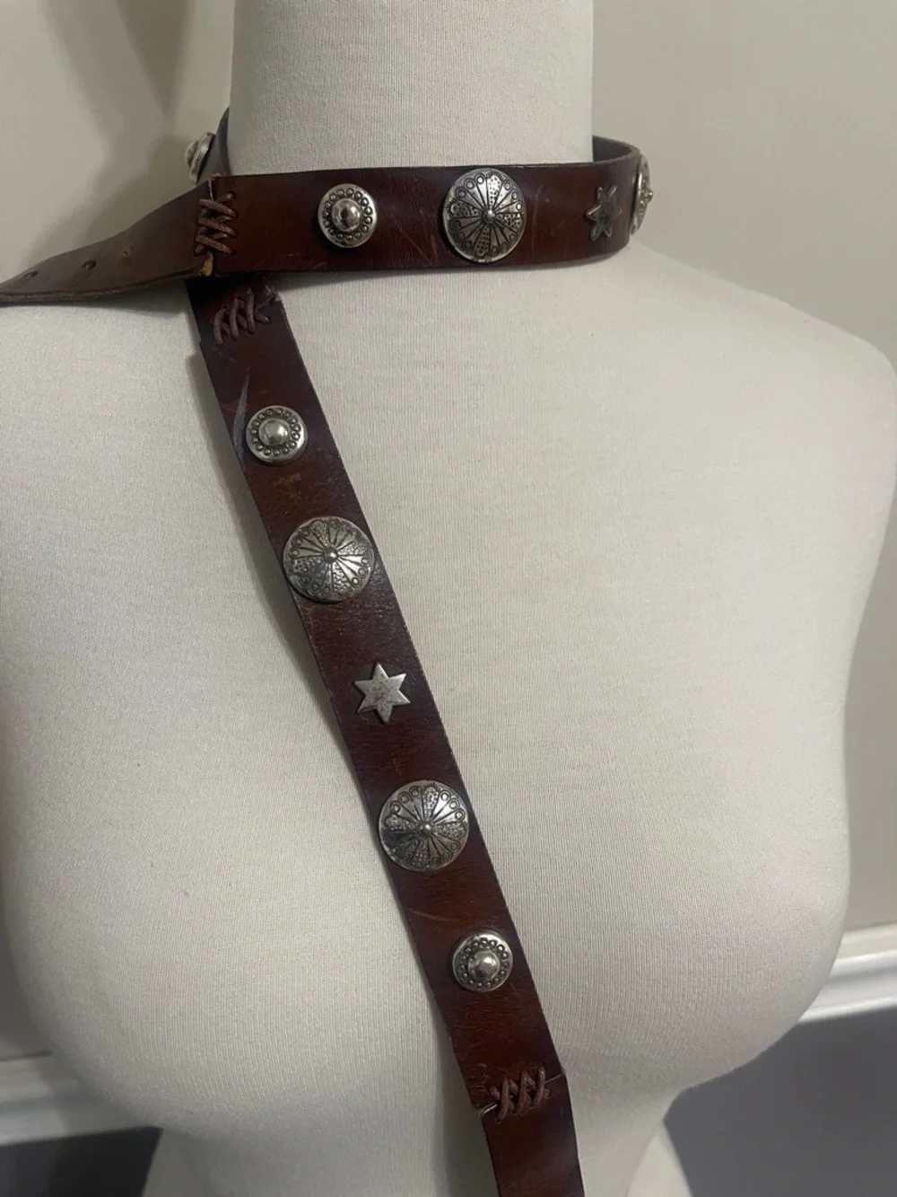 VTG Fossil Brown Leather Belt with Silver Concho and Star Studs - Picture 5 of 6